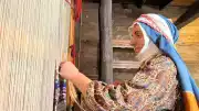 Rize bezi ustası Bilgenur Güngör, plastik atıkları dokuma sanatıyla kumaşa dönüştürüyor