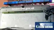 Doğu Londra'da Demiryolu Şevinde Büyük Yangın: 100'den Fazla İtfaiyeci Müdahale Ediyor