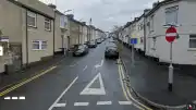 Newport'ta Elinde Arbalet Olduğundan Şüphelenilen Şahıs Polis Tarafından Vuruldu