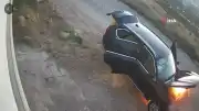 Muş'ta Seyir Halindeki Lüks Otomobilde Yangın ve Patlama