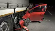 Edirne'de Tıra Arkadan Çarpan Otomobilin Sürücüsü Hayatını Kaybetti