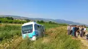 Manisa Şehzadeler'de minibüs şarampole devrildi: 6 yaralı