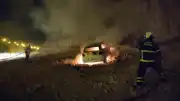 Siirt-Kurtalan kara yolunda seyir halindeki otomobil yanarak kullanılamaz hale geldi
