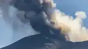 Etna Yanardağı'nda Şiddetli Patlama: Hava Trafiğine Kırmızı Kod Verildi