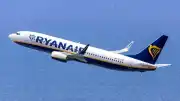 Ryanair Uçuşunda Pencere Arızası: Bir Yolcu Bacaklarından Tutularak Kurtarıldı