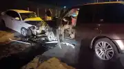 Sancaktepe'de ters yönden gelen otomobilin karıştığı kazada 5 yaralı