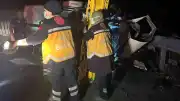 Tekirdağ'da tır dorsesinin ayrılması sonucu meydana gelen zincirleme kazada 3 kişi yaşamını yitirdi