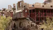 Çölde Taşlarla İnşa Edilmiş 18 Odalı Kale: Boyce Luther Gulley'nin Mirası