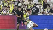 Fenerbahçe'de Jayden Oosterwolde'nin Sakatlık Durumu Açıklandı: En Az 1 Ay Sahalardan Uzak Kalacak