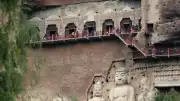 Maiji Dağı Mağaraları Sonbaharda Ziyaretçi Akınına Uğruyor