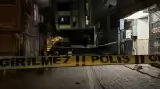 Zeytinburnu'nda İki Grup Arasında Silahlı Kavga: Bir Eve Mermi İsabet Etti
