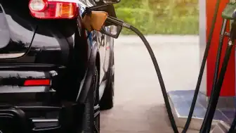23 Nisan Akaryakıt Fiyatları: Motorinde İndirim, Benzinde Değişiklik Yok
