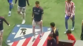 Şampiyonlar Ligi'nde Olay: Simeone ve Ben White Arasında Logoya Basma Tartışması