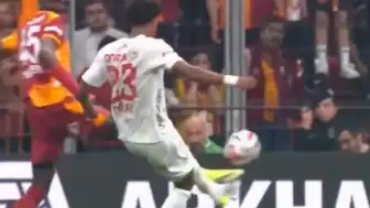 Galatasaray'a penaltı! Osimhen skoru eşitledi, Antalyaspor itiraz etti