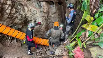 Laos'ta Sel Basan Mağarada Haftada 5 Kişi Kurtarıldı