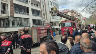 Bingöl'de Binada Çıkan Yangında 13 Kişi Duman Soludu