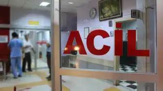 Çanakkale'de Tankere Çarpan Otomobilde 2 Kişi Yaşamını Yitirdi, 2 Kişi Ağır Yaralandı