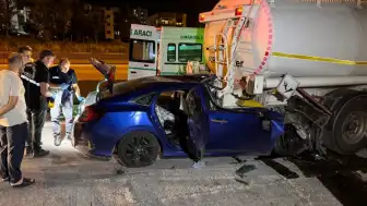 Adana'da emniyet şeridinde kaza: 1 ölü, 2 yaralı