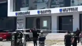 Avcılar'da E-5'te Araç Takla Attı: Sürücü Kurtarıldı