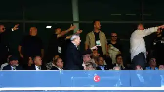 Fenerbahçe Olağanüstü Kongresi'nde Arbede Çıktı