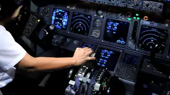 Florida Semalarında Tehlikeli Manevralar Yapan Pilot Hava Trafik Kontrolünü Zor Durumda Bıraktı