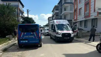 Ankara'da Yabancı Uyruklu Saldırgan 4 Kişiyi Yaraladı, Kendisini de Bıçakladı