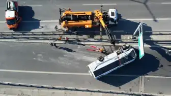İstanbul'da Midibüs Devrildi: 12 Yaralı