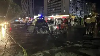 Esenyurt'ta Otomobil ve Motosiklet Çarpıştı: Araçlar Yanarak Kullanılamaz Hale Geldi