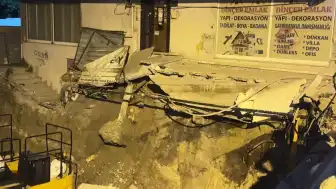 Avcılar'da Toprak Kayması Nedeniyle 5 Katlı Bina Tahliye Edildi