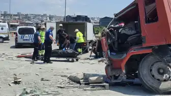 BURSA'da Trafik Kazası: TIR'ın Çarptığı Hafif Ticari Araç Sürücüsü Hayatını Kaybetti, 1 Yaralı