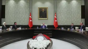Cumhurbaşkanlığı Kabinesi, ABD-İran Mutabakatı ve NATO Zirvesi Gündemiyle Toplandı
