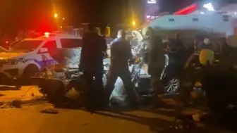 Ankara Polatlı'da otomobilin kamyona çarpması sonucu 3 kişi yaşamını yitirdi