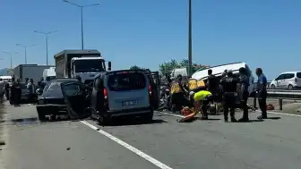 Karadeniz Sahil Yolu'nda Zincirleme Kaza: 2 Kişi Hayatını Kaybetti, 3 Kişi Yaralandı