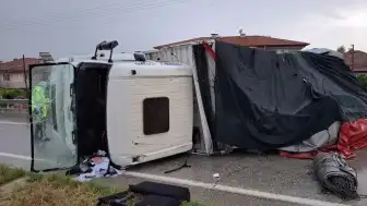 Manisa Kula'da Üç Aracın Karıştığı Trafik Kazası: 2 Ölü, 4 Yaralı