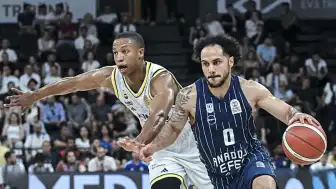Anadolu Efes, Fenerbahçe Beko Karşısında Üstünlük Sağladı: Seri 2-1 Oldu