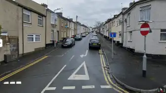 Newport'ta Elinde Arbalet Olduğundan Şüphelenilen Şahıs Polis Tarafından Vuruldu