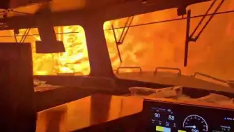 Kanada Ontario'da Orman Yangını Tren Hattını Kuşattı