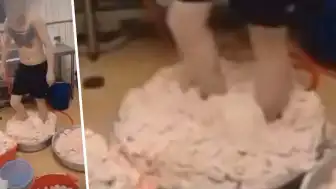 Tayvan'daki Tavuk Restoranında Hijyen Skandalı: Çalışan Çiğ Tavuk Derilerini Ayaklarıyla Ezdi