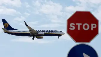 Ryanair Uçağında Kabin Camı Kırıldı: Bir Yolcu Ölümden Döndü