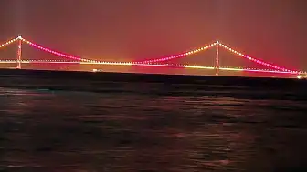 1915 Çanakkale Köprüsü Galatasaray'ın Şampiyonluğu İçin Sarı-Kırmızıya Büründü