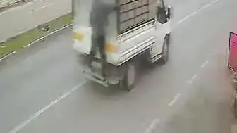 Adana'da Kamyonetten Et Çalan Şüpheliler Tutuklandı