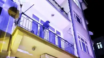 Aksaray'da Eski Sevgili Evi Bastı, Kadın Balkondan Atladı