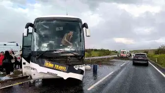 Aksaray'da Tur Otobüsü Refüje Çarptı: 16 Yaralı