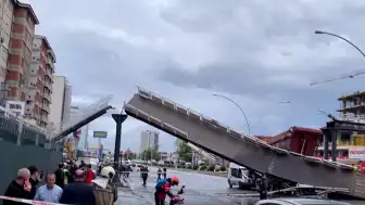 Ankara'da Damperi Açık Kamyon Üst Geçidi Yıktı: 3 Yaralı