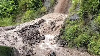 Artvin Borçka'da Yoğun Yağışlar Heyelan ve Taşkınlara Neden Oldu, Köy Yolları Kapandı