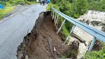 Artvin'de Sağanak Yağış Nedeniyle Dere Taştı: 5 Köy Yolu Ulaşıma Kapatıldı