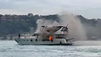 Bebek Sahili'nde Tur Teknesinde Yangın: 3 Mürettebat Kurtuldu