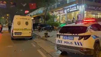 Beylikdüzü'nde Bir Kafeye Silahlı Saldırı: Yaralı Yok, Şüpheli Aranıyor
