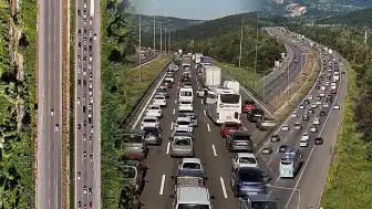Bolu Geçişinde Bayram Dönüşü Trafik Yoğunluğu: İstanbul Yönünde Durma Noktasına Geldi