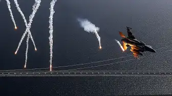 Çanakkale Semalarında Savaş Uçakları Nefes Kesti